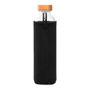 vista posterior botella de agua de cristal Flaska con funda de neopreno negra