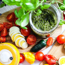 tarro de cristal con pesto fresco