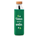 botella de agua de cristal flaska con funda de neopreno verde y diseño letras dance