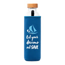 botella de agua de cristal flaska con funda de neopreno azul y diseño letras sail