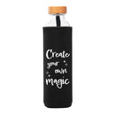 botella de agua de cristal flaska con funda de neopreno negra y diseño letras magic