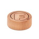tapon circular de madera con logo flaska vista desde arriba